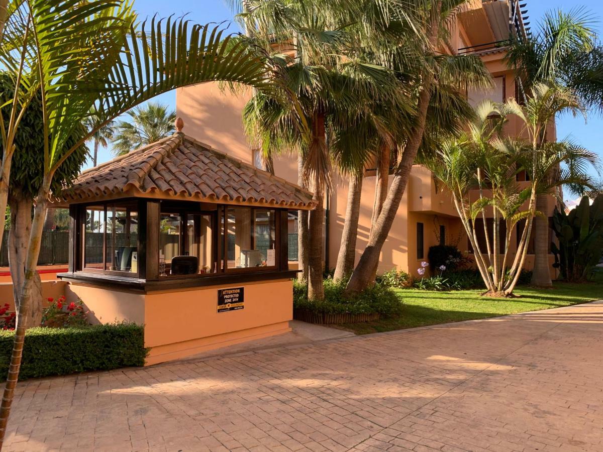 Apartamento Primera Linea De Playa En Chapas Marbella